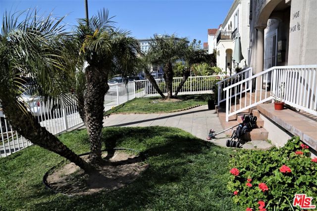 1408 2nd Avenue, Los Angeles CA: https://media.crmls.org/mediaz/1143731a-6fbd-4098-b679-d96a2e7cc241.jpg