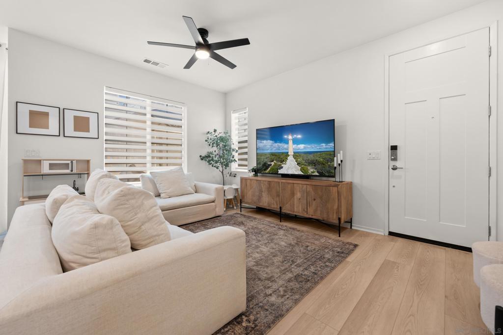 MLS #250034988SD img 1