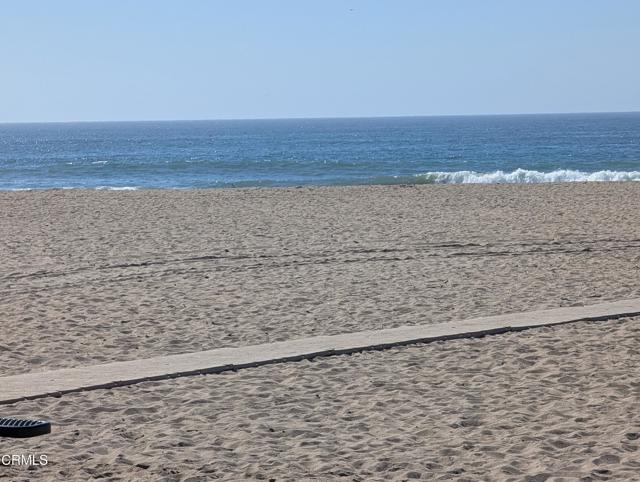 4256 Tradewinds Drive, Oxnard CA: https://media.crmls.org/mediaz/1143eb21-f0c7-496e-a5b1-95adc84728cd.jpg