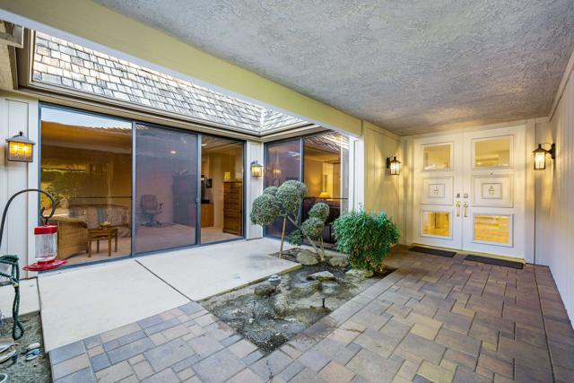 15 Duke Drive, Rancho Mirage CA: https://media.crmls.org/mediaz/11440f1f-38bd-494c-a19a-620b27f35b45.jpg