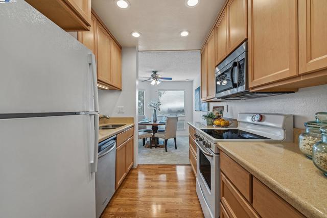 21109 Gary Dr, Hayward CA: https://media.crmls.org/mediaz/11442bc7-1f57-44ee-8132-cb6e69d3bfc8.jpg