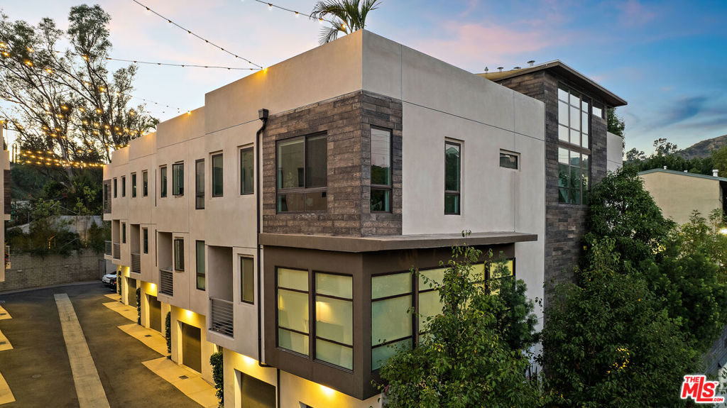 2111 N Cahuenga Boulevard #1