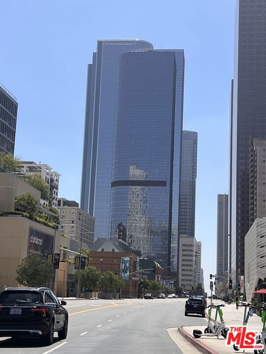 800 W 1st Street, Los Angeles CA: https://media.crmls.org/mediaz/1144ec10-8600-4740-8656-6754874be401.jpg