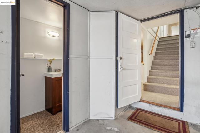 267 Columbia Ave, Kensington CA: https://media.crmls.org/mediaz/11450216-6ebc-4823-bb83-c50b544d32dd.jpg