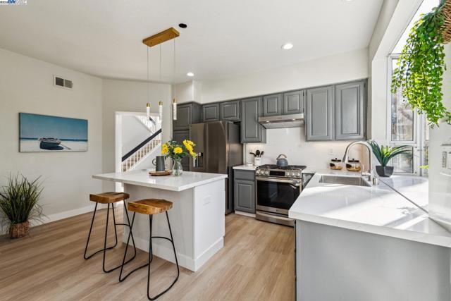 121 Jervis Bay, Alameda CA: https://media.crmls.org/mediaz/11457b1f-40fb-4b84-ace0-5acedd3d608d.jpg