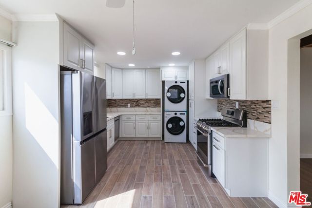 8646 Corbin Avenue, Northridge CA: https://media.crmls.org/mediaz/1145aed0-4b91-47d9-813d-128326c79c01.jpg