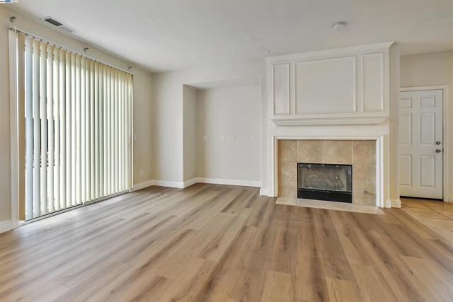 501 Carnaby Rd, Lathrop CA: https://media.crmls.org/mediaz/1145bc39-3393-4c76-8b8a-6c7e689ec0ea.jpg