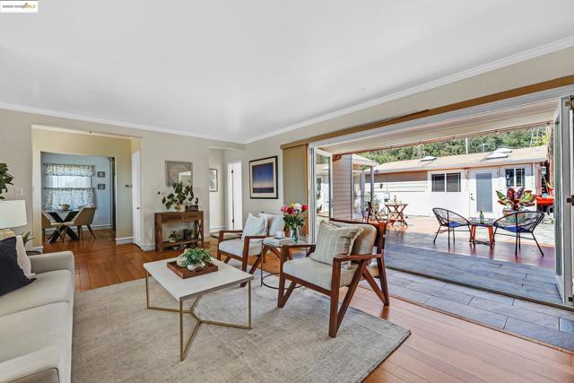 1034 Navellier St, El Cerrito CA: https://media.crmls.org/mediaz/1145d51b-b9e0-4c6f-aef6-984edb51ffc9.jpg