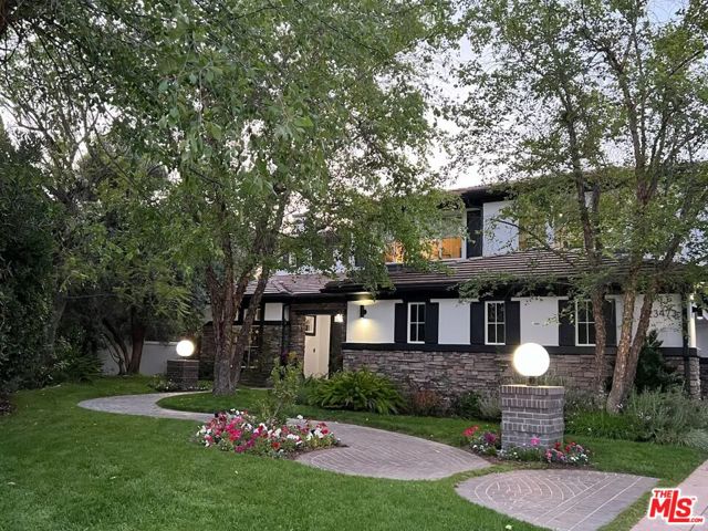 23473 Palm Drive, Calabasas CA: https://media.crmls.org/mediaz/114624e7-677d-4448-ab3b-99b16db97933.jpg