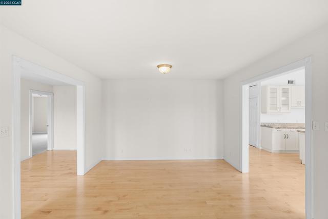 39 Anson Way, Kensington CA: https://media.crmls.org/mediaz/1146ce8c-0f71-4204-947b-5d6ffa637a1e.jpg