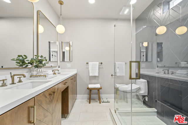 11023 Kling Street photo 18