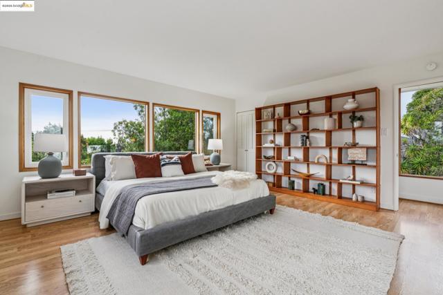 63 Eureka Ave, Kensington CA: https://media.crmls.org/mediaz/11476127-dd5d-4e26-b7e5-78676e62397c.jpg