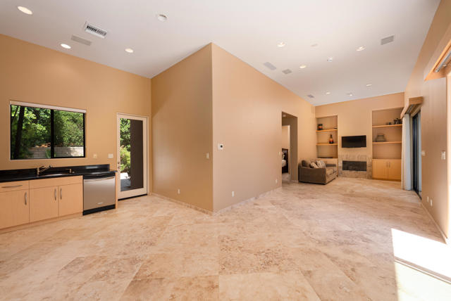 72116 Clancy Lane, Rancho Mirage CA: https://media.crmls.org/mediaz/1147e9ec-d2fd-4870-b813-94966b6e556e.jpg