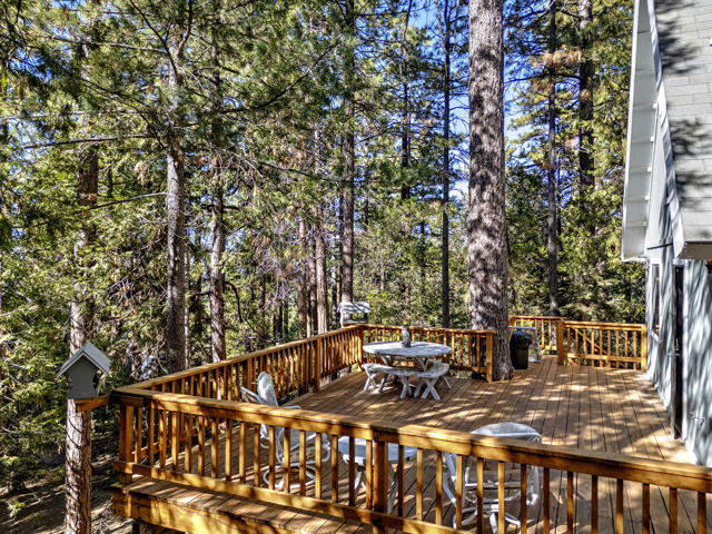 52402 Pine Ridge Road, Idyllwild CA: https://media.crmls.org/mediaz/11487a95-ddce-414e-b7e9-65f75cf3f662.jpg