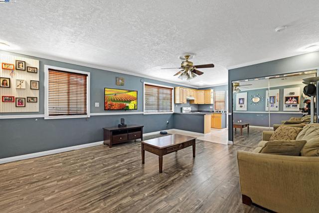 39672 Blacow Rd, Fremont CA: https://media.crmls.org/mediaz/1148803e-958f-4c4b-aef5-27132ecdbab2.jpg