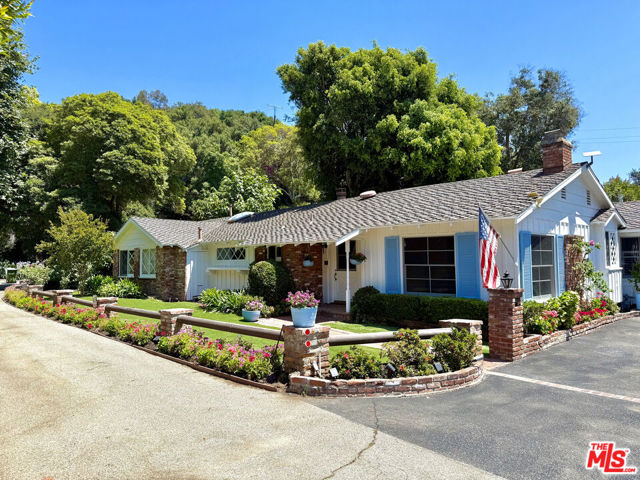 1754 Mandeville Canyon Road, Los Angeles CA: https://media.crmls.org/mediaz/1148ee5a-c8a2-40dd-ac4e-85e077d7e20b.jpg