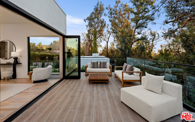 Drew Fenton | 505 Barrington Avenue Los Angeles CA | MLS: 7255319