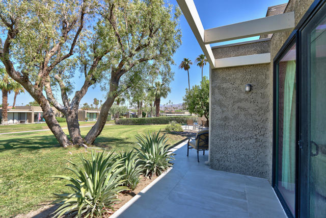 842 N Calle De Pinos, Palm Springs, CA 92262