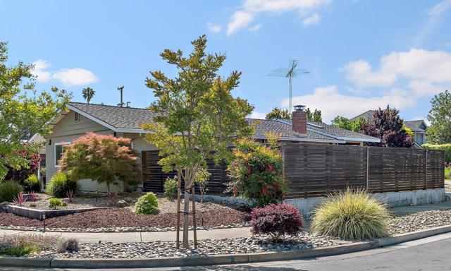 728 Glencoe Court, Sunnyvale CA: https://media.crmls.org/mediaz/114a4055-ecce-454f-b505-4d6a9f299c44.jpg