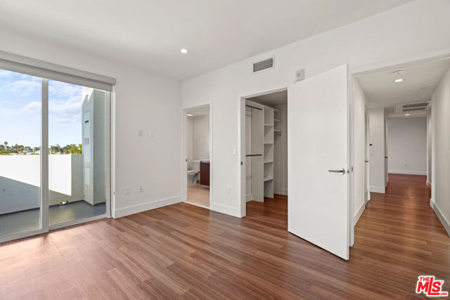 3618 Dunn Drive, Los Angeles CA: https://media.crmls.org/mediaz/114a591a-43a8-431b-8f65-1ce99c6cca65.jpg