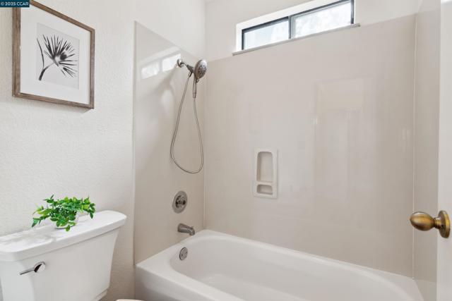 1731 S Villa Way, Walnut Creek CA: https://media.crmls.org/mediaz/114b3bf3-12bb-45c0-b357-fa00e451f7af.jpg