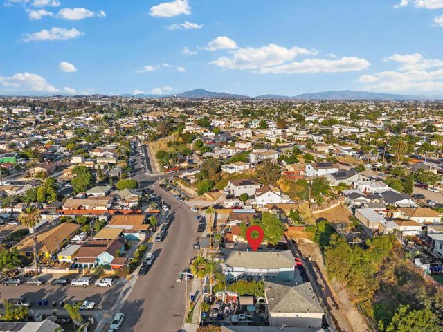 3957 61 Cottonwood St, San Diego CA: https://media.crmls.org/mediaz/114b767e-43a3-407b-83b5-179286ee2d10.jpg
