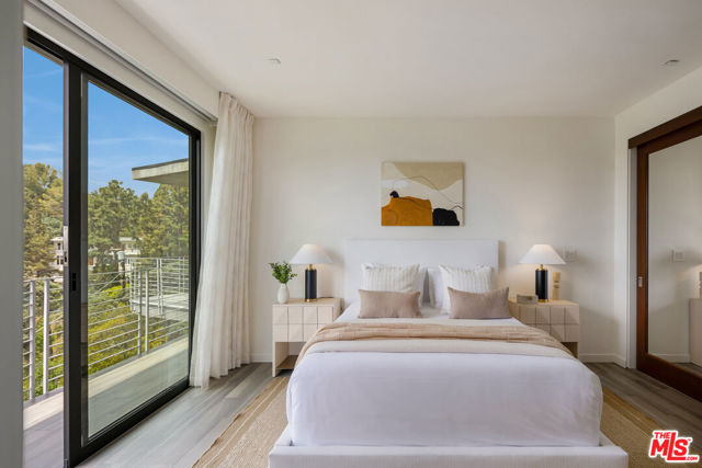 5751 Valley Oak Drive, Los Angeles CA: https://media.crmls.org/mediaz/114c15a2-0b5c-4f55-9c55-8bdf8f46fc5f.jpg