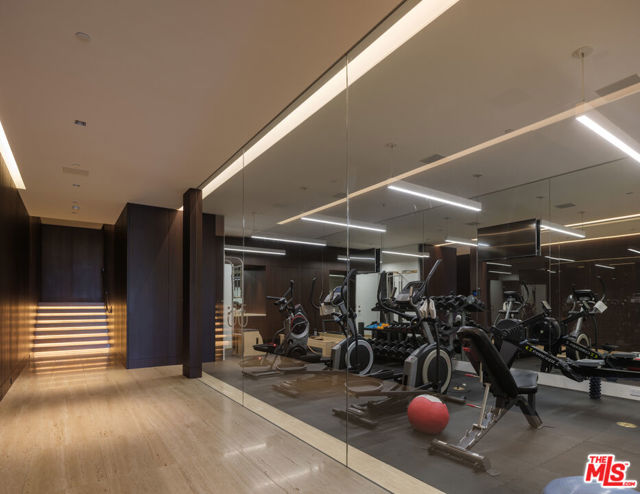 1305 Collingwood Place, Los Angeles CA: https://media.crmls.org/mediaz/114c161a-ed95-4fe9-93b9-c49282f09f62.jpg