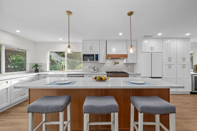 12195 San Tomas Pl, San Diego CA: https://media.crmls.org/mediaz/114c4383-a7d9-40fb-b933-b0e0ba283e5c.jpg