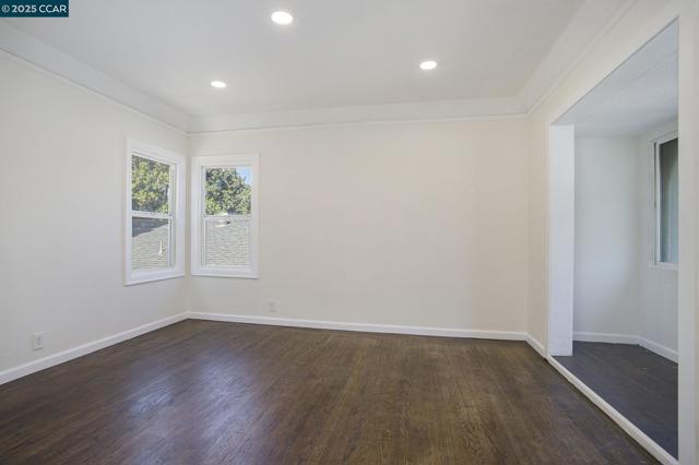532 Central Ave, Pittsburg CA: https://media.crmls.org/mediaz/114c9cee-9ec5-403c-94f4-8a835812615b.jpg