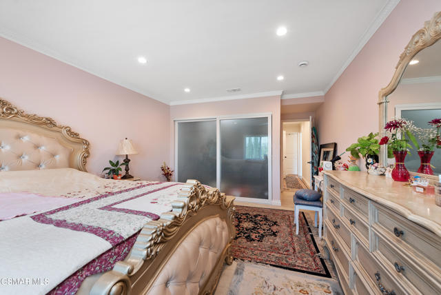 4148 Camino De La Cumbre, Sherman Oaks CA: https://media.crmls.org/mediaz/114ca53f-a9a0-4e3a-bd41-0cd894fcd01f.jpg