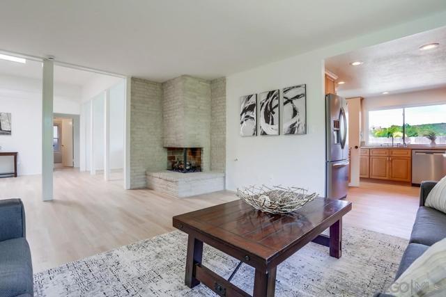 15034 Jenell St, Poway CA: https://media.crmls.org/mediaz/114cb566-f2db-4ceb-9e21-f377e699eb2b.jpg