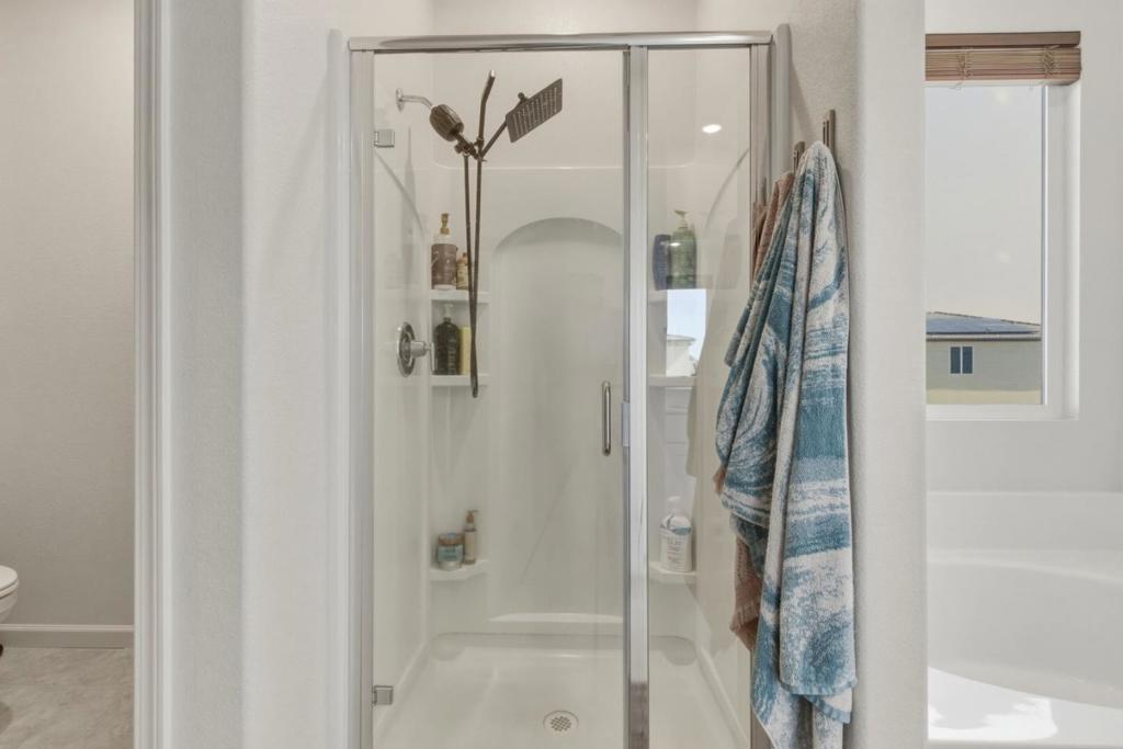 https://media.crmls.org/mediaz/114cd45f-a0d9-45f0-931f-a8ebb4e5bd5d.jpg?preset=X-Large