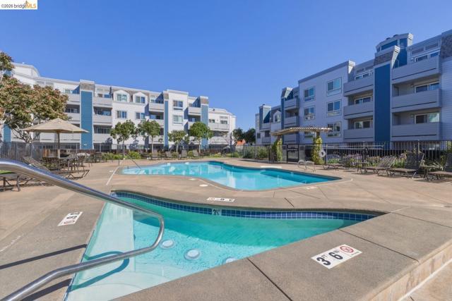 6400 Christie Ave, Emeryville CA: https://media.crmls.org/mediaz/114cfe8b-b77a-4b55-b2fc-2ccfc4188601.jpg