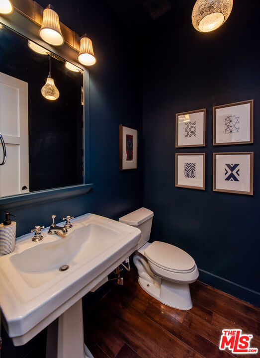 838 16th Street, Santa Monica CA: https://media.crmls.org/mediaz/114d3bae-ac56-4853-82c5-94ff86cbf587.jpg