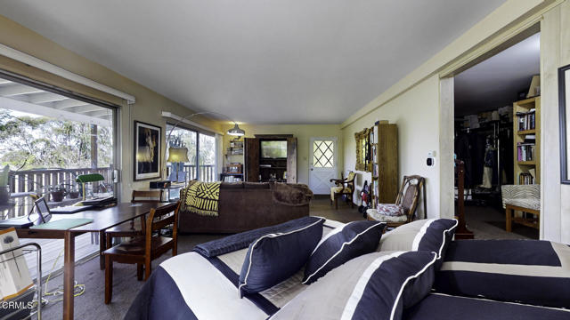 405 Mission Road, Glendale CA: https://media.crmls.org/mediaz/114daf48-4a7c-4f2e-ace4-259c45d16ecf.jpg
