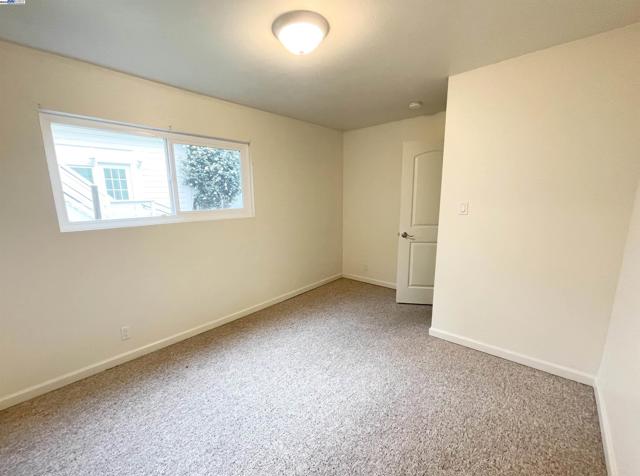 2120 Encinal Ave, Alameda CA: https://media.crmls.org/mediaz/114df0de-8cc6-414f-a5ce-9a3452ea1c4d.jpg