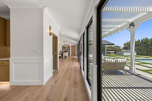2975 Woodford Drive, La Jolla CA: https://media.crmls.org/mediaz/114e823f-19e1-4518-b969-b65577f21610.jpg