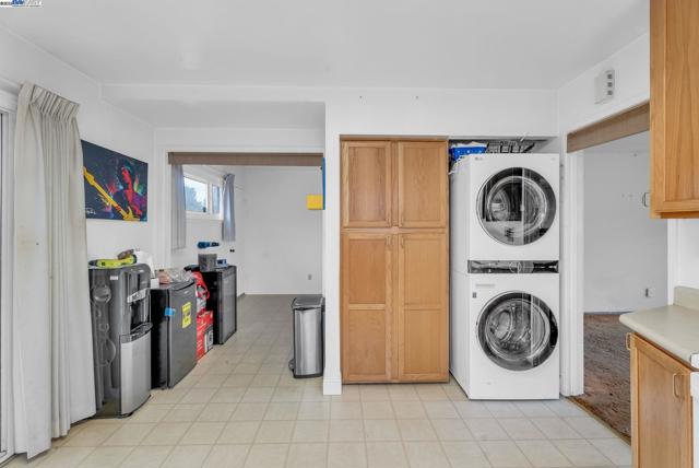 28458 Etta Ave, Hayward CA: https://media.crmls.org/mediaz/114ea6b2-f7af-4c53-b332-ce3f03cb0a8b.jpg