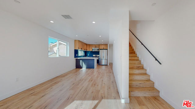 14423 Califa Street, 1/2 photo 10