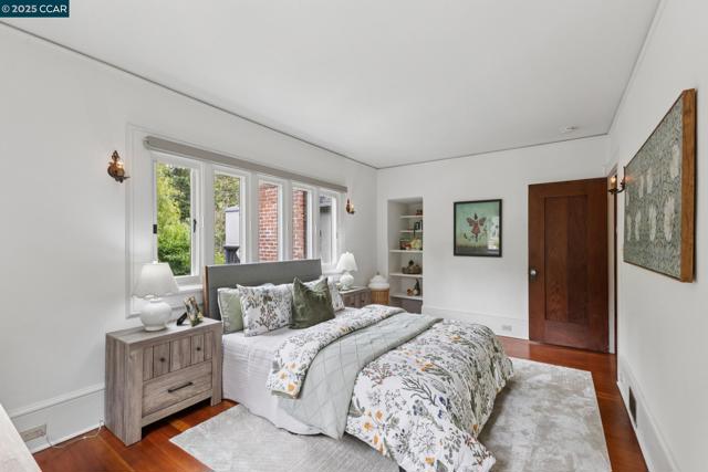 91 Tunnel Rd, Berkeley CA: https://media.crmls.org/mediaz/114f0b08-2afc-496d-a264-726740344a3d.jpg