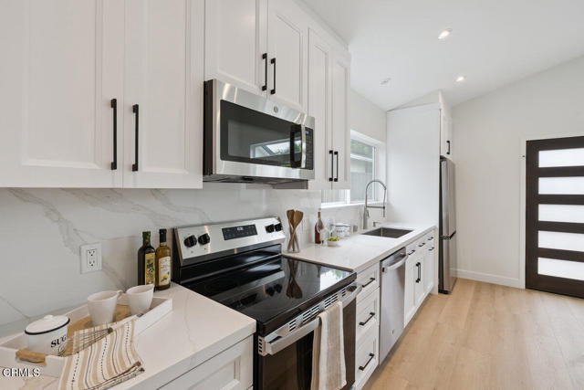 2711 2715 Dawson Avenue, Ventura CA: https://media.crmls.org/mediaz/114f3866-d1d2-47d8-9780-60622a6bc79a.jpg
