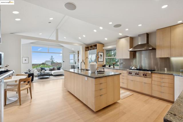 64 Crest Rd, Piedmont CA: https://media.crmls.org/mediaz/114f4662-0255-473f-91a7-a77eee0376b0.jpg
