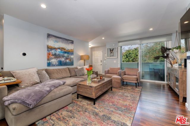 5811 Woodman Avenue, 22 photo 7