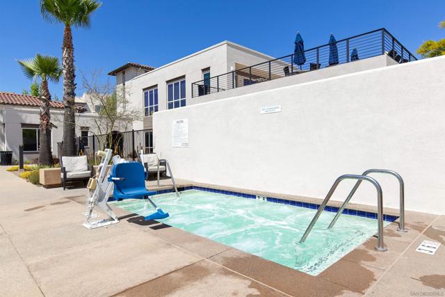 5402 Sand Arch Ln 199, San Diego CA: https://media.crmls.org/mediaz/114fb40f-8d10-4e27-b37b-48b145a0baa5.jpg