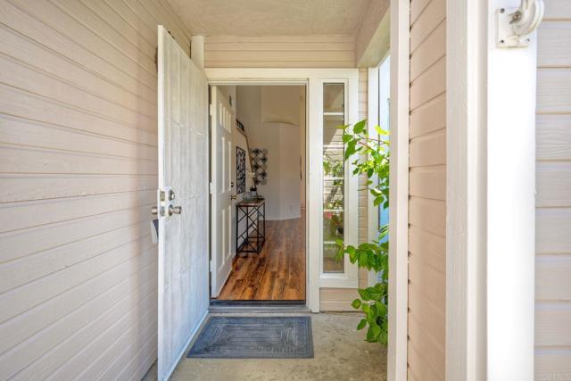 Detail Gallery Image 3 of 39 For 5349 Gooseberry Way, Oceanside,  CA 92057 - 3 Beds | 2/1 Baths