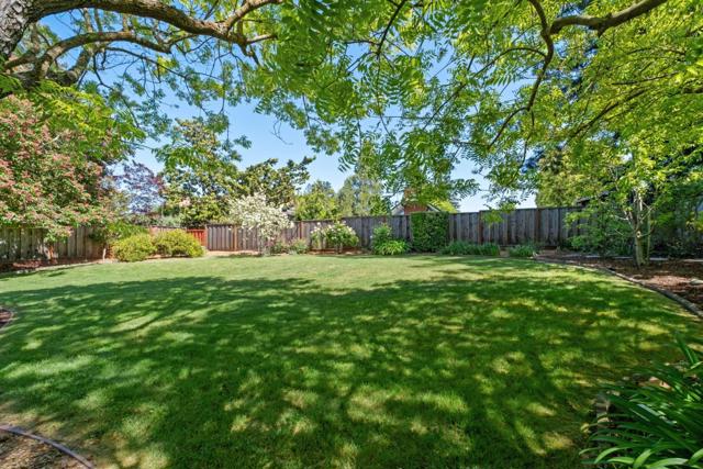 949 Wing Place, Stanford CA: https://media.crmls.org/mediaz/114fddb3-0047-46dc-a567-46477f512a2f.jpg