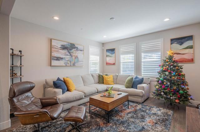 19130 Fallingwater Lane, Marina CA: https://media.crmls.org/mediaz/1150c2f0-e10a-46db-b854-24bdd7a93fc8.jpg