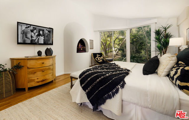 4490 Via Alegre, Santa Barbara CA: https://media.crmls.org/mediaz/1151043d-3ed7-47c7-844d-d449a9be38a4.jpg