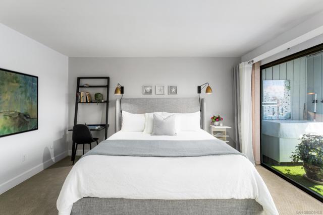 2399 Jefferson St, Carlsbad CA: https://media.crmls.org/mediaz/11515143-89bd-4fd7-a7eb-4c1f922efc15.jpg